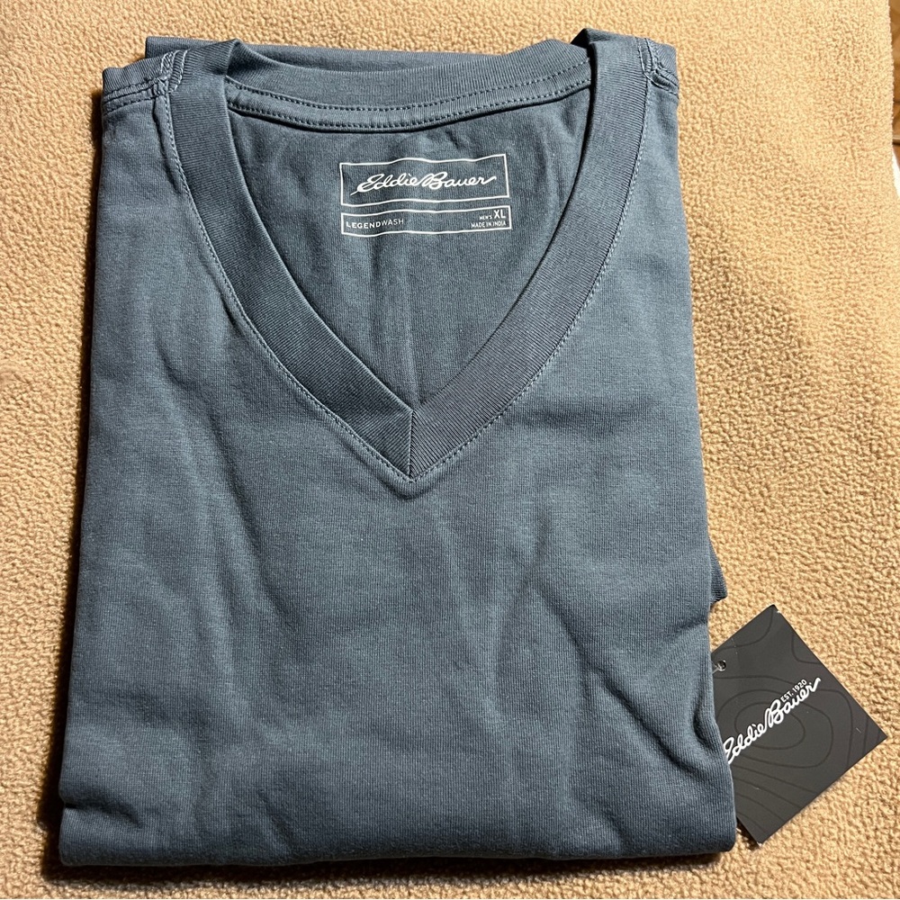 NWT Eddie Bauer V-Neck Short Sleeve Tee Size XL Graphite - Picture 2 of 6